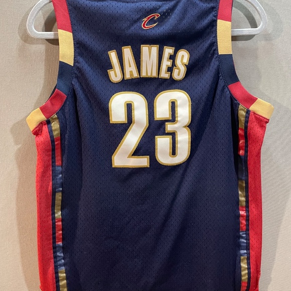 Lebron James Cleveland Cavaliers Jersey and Cavaliers Hat - Picture 3 of 10